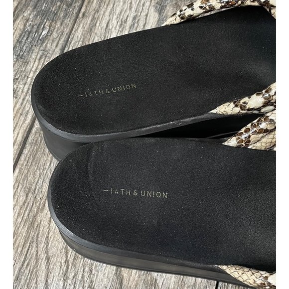 14TH & UNION REPTILE PRINT SLIP ON SLIDES SANDALS Women size 9 - Picture 2 of 10